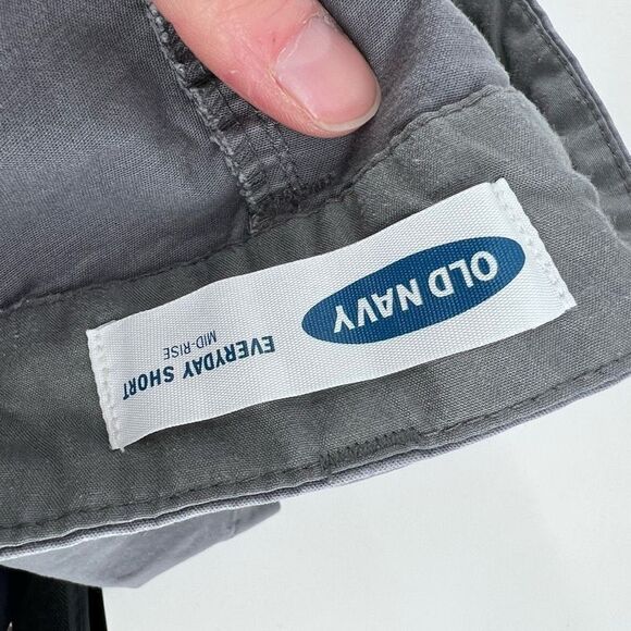 Old Navy Women's Gray Mid-Rise Shorts Size 6 - Picture 7 of 8